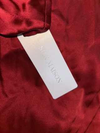 Vestido rojo satinado de fiesta