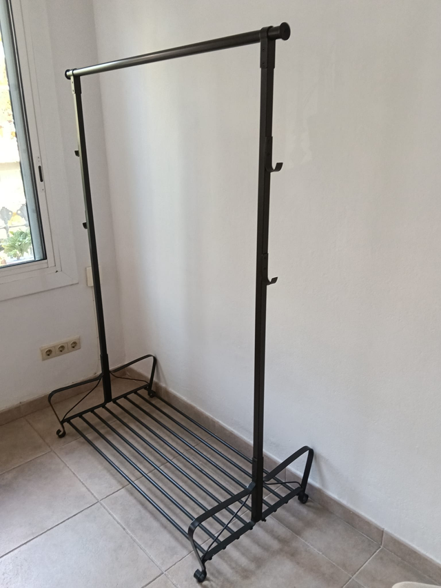 Burro perchero de hierro negro