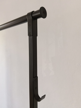 Burro perchero de hierro negro