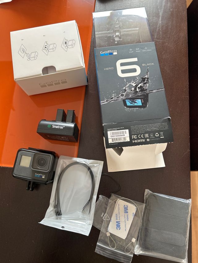 GoPro Hero 6 Black + Cargador Smatree+accesorios