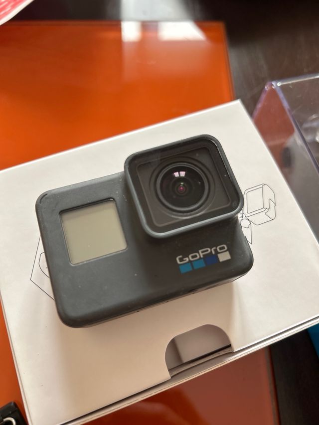 GoPro Hero 6 Black + Cargador Smatree+accesorios