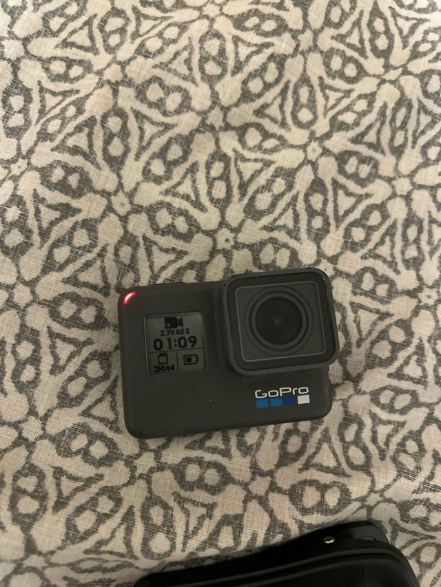 GoPro Hero 6 Black + Cargador Smatree+accesorios