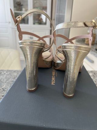 Sandalias Pedro Miralles color platino
