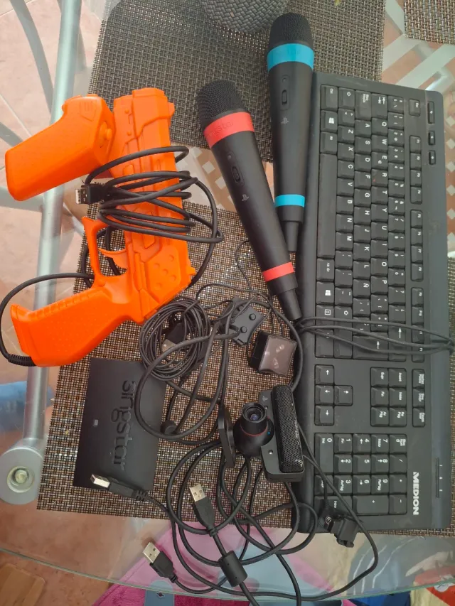 Lote de teclado + juego play + microfono