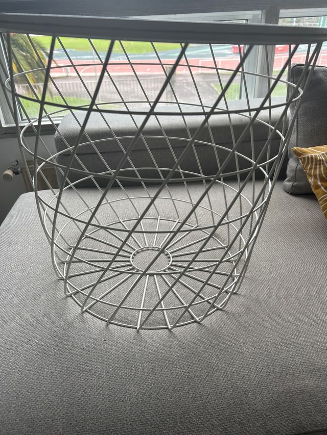 Mesa auxiliar metálica blanca