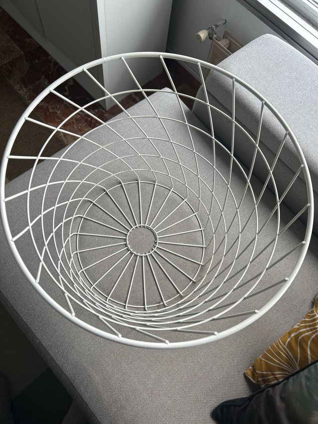 Mesa auxiliar metálica blanca