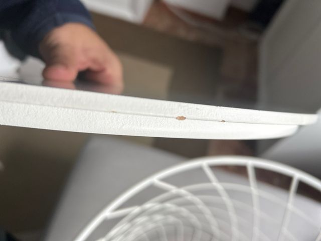 Mesa auxiliar metálica blanca