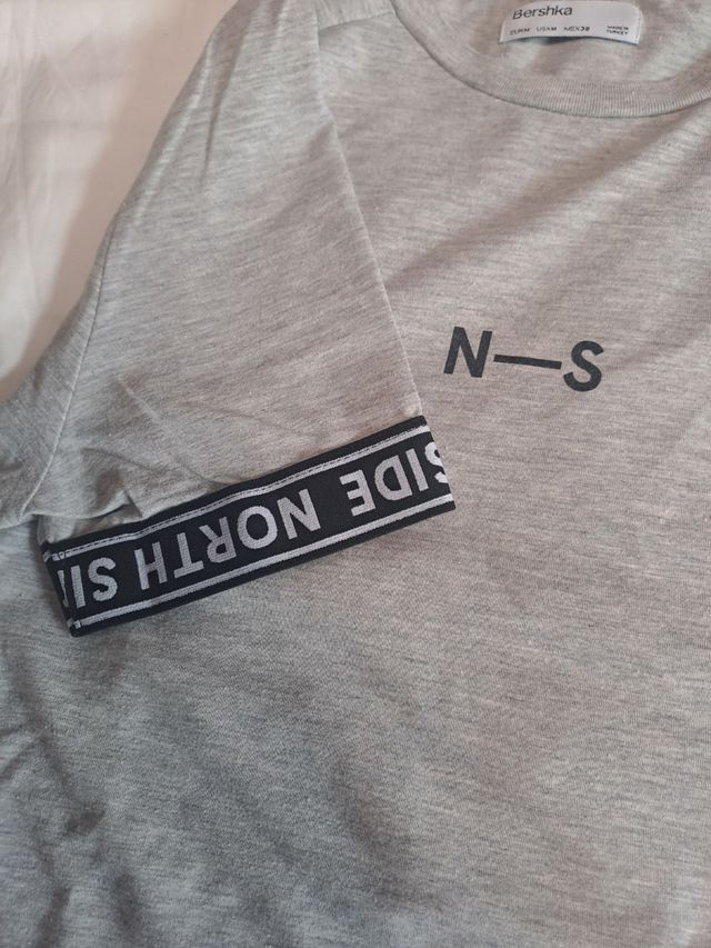 Camiseta Bershka Gris Talla M