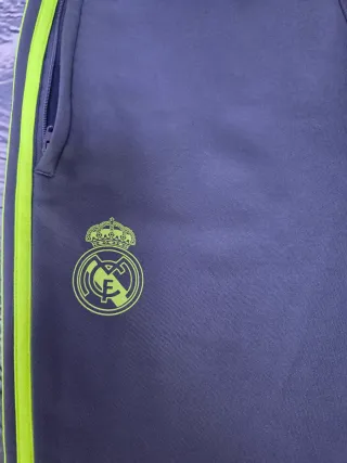 Pantalón chándal Adidas gris y amarillo