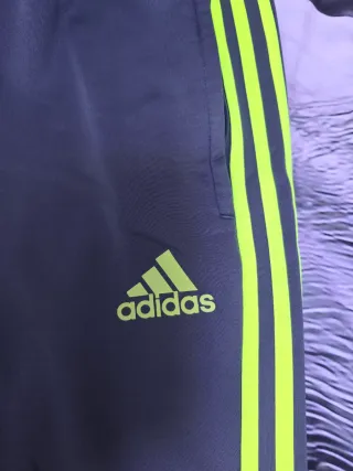 Pantalón chándal Adidas gris y amarillo