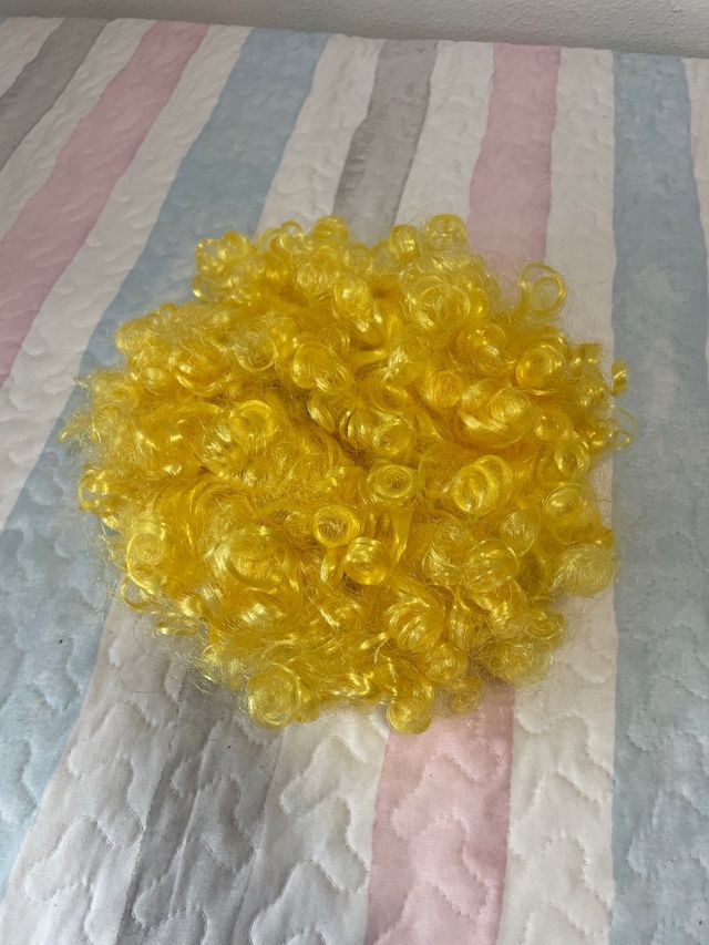 Parrucca ricci gialla