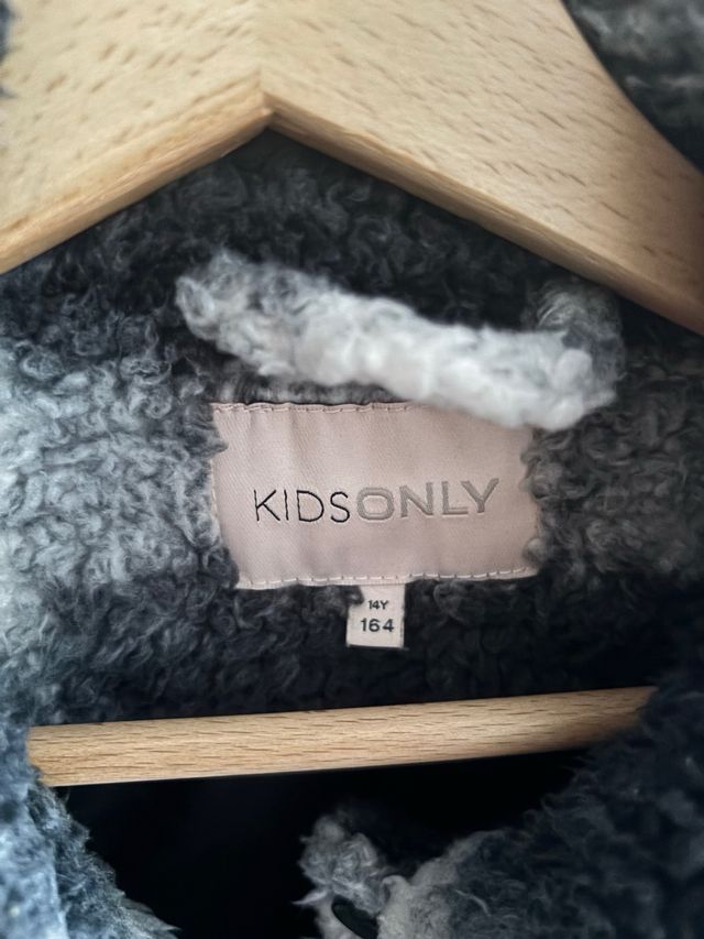 Abrigo borreguillo cuadros 14 años.