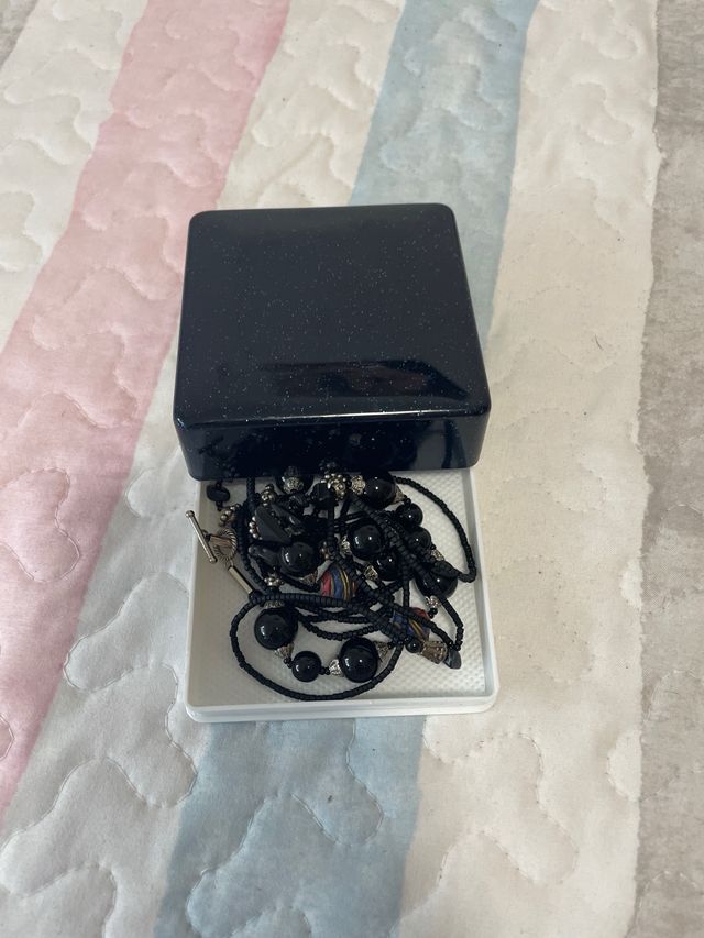 Collare nero e multicolore