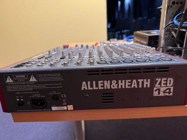 Allen & Heath ZED-14 Mezclador Compacto USB