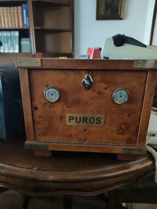 Caja de puros antigua de madera