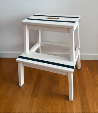 Escalera taburete blanco 2 peldaños
