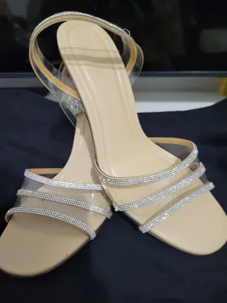 Sandalias Beige y Plateadas con Brillantes