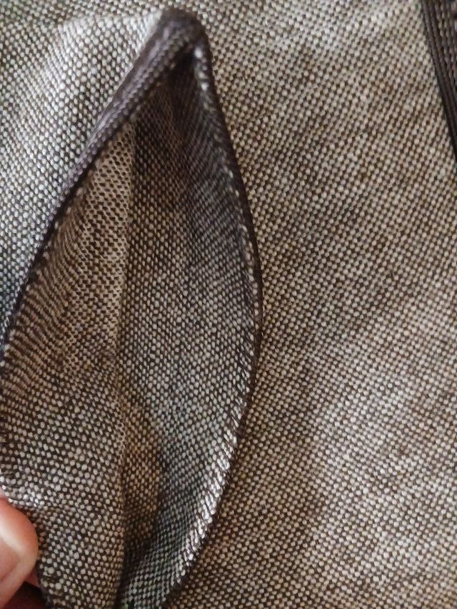 Jalaba de manos con bordado floral