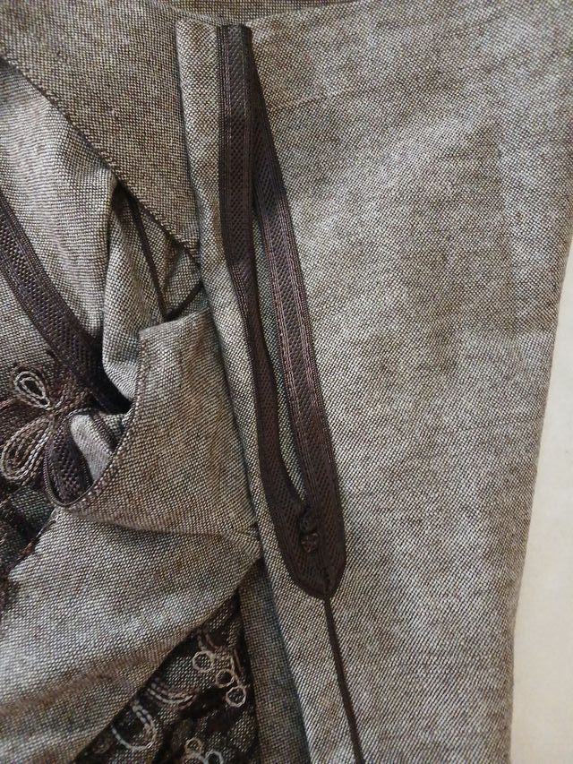 Jalaba de manos con bordado floral