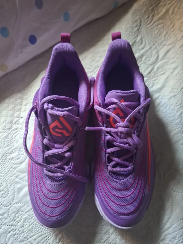 Zapatos Deportivos Morados y Naranjas talla 36.5