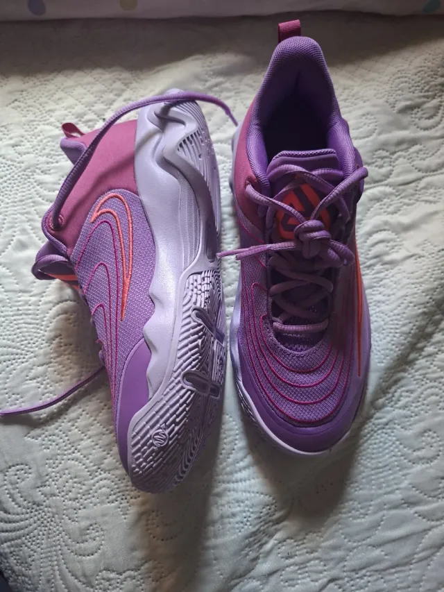 Zapatos Deportivos Morados y Naranjas talla 36.5