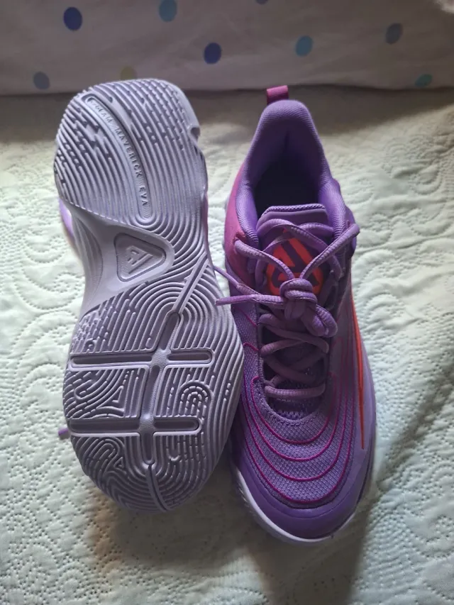 Zapatos Deportivos Morados y Naranjas talla 36.5