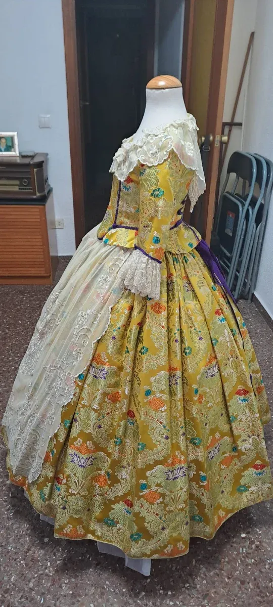 Traje de Fallera Amarillo