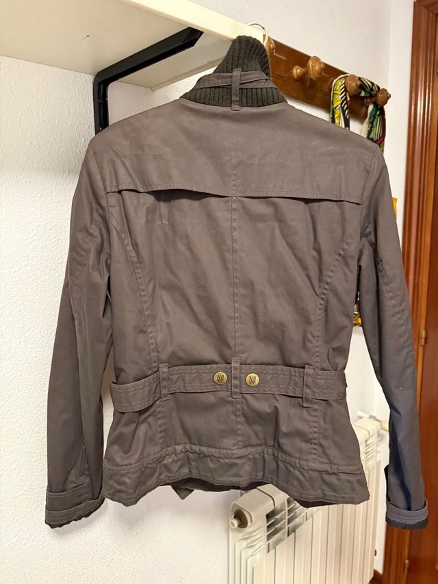 Cazadora de mujer color marrón estilo vintage