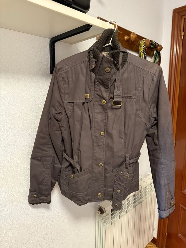 Cazadora de mujer color marrón estilo vintage