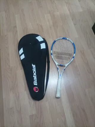 Raqueta de tenis Babolat con funda