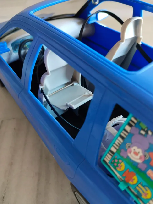 Coche Barbie Volvo Happy Family Azul de 2002