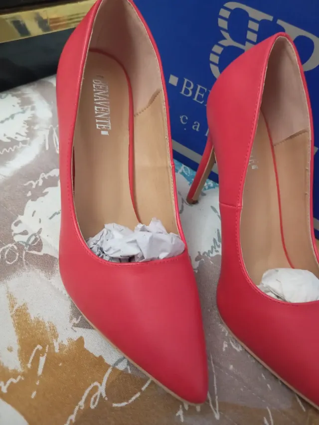 Zapatos de tacón rojos