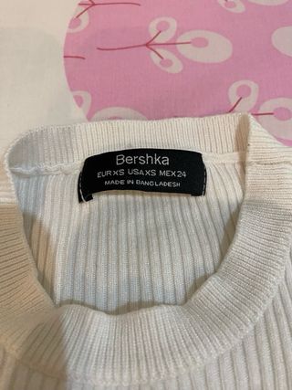 Camiseta blanca hombros descubiertos