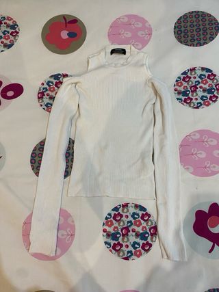 Camiseta blanca hombros descubiertos