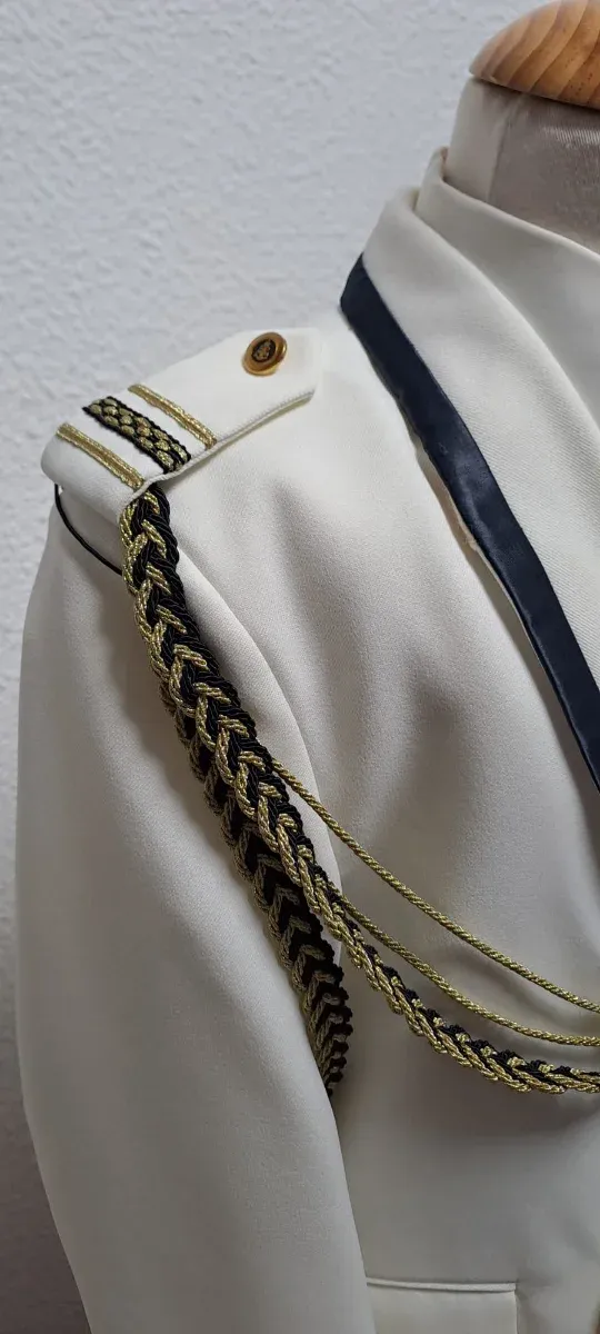 Traje de comunión niño blanco y dorado