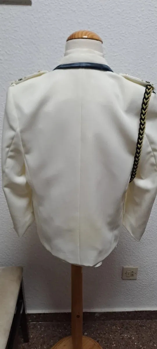 Traje de comunión niño blanco y dorado