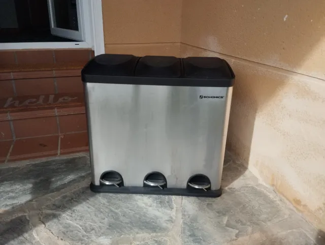 Cubo Reciclagem Songmics 54L 3 Seções