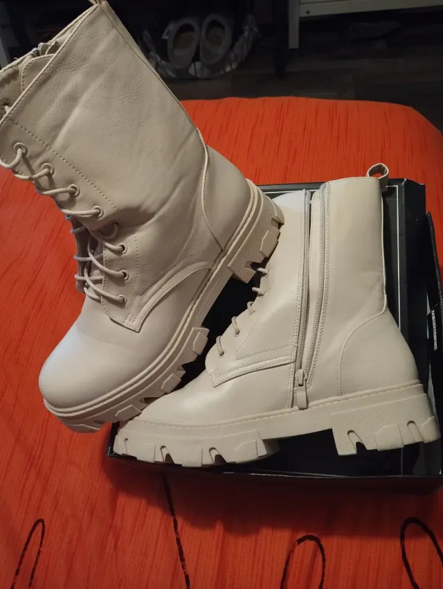 Stivali beige taglia 41 (uso singolo)