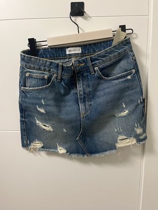 Falda vaquera Zara desgastada talla M