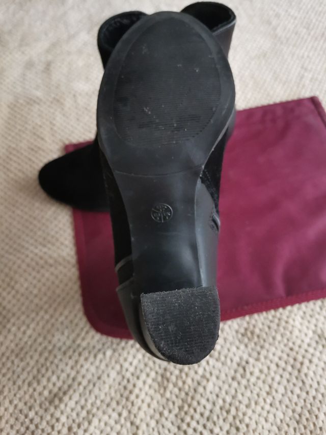 Botines de ante y piel sintética negros