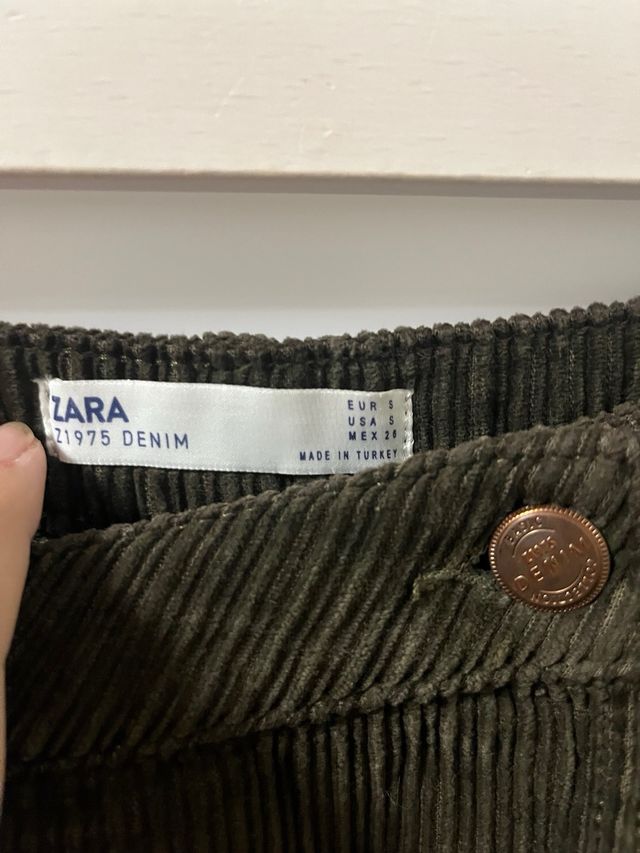 Pantalón corto Zara verde oliva pana