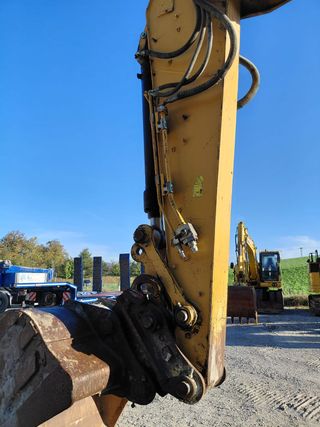 Excavadora cadenas Caterpillar 323