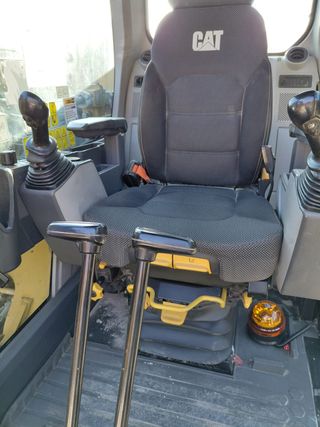 Excavadora cadenas Caterpillar 323