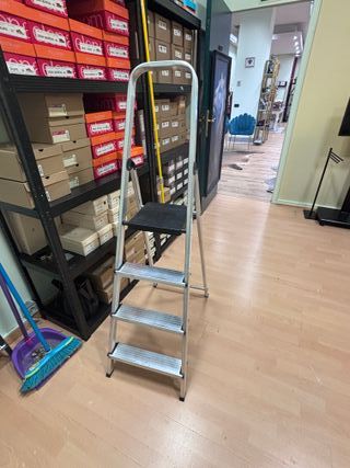 Escalera galvanizada plegable