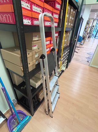 Escalera galvanizada plegable