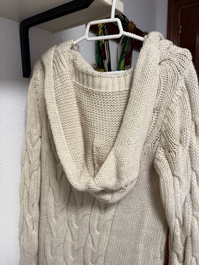 Chaqueta larga de punto beige