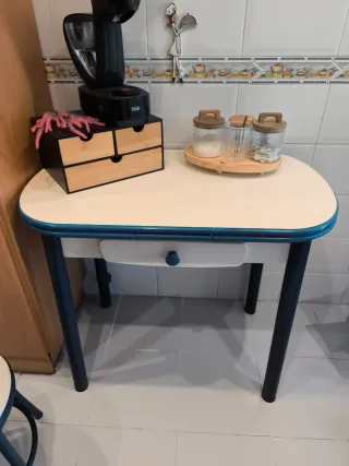 Mesa de cocina extensible.