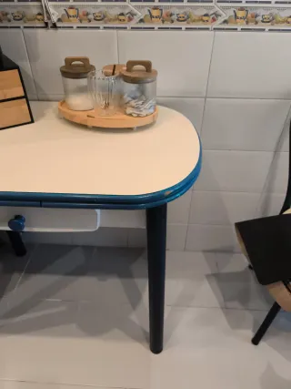 Mesa de cocina extensible.