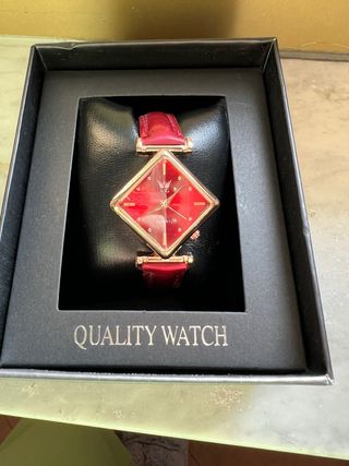 Orologio da donna con quadrante rosso