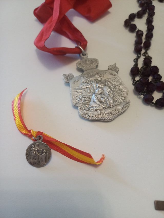 Collezione di articoli religiosi antichi del Sacro Cuore di Gesù